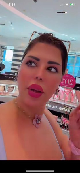 الفنانة و القارئة شمس الكويتية